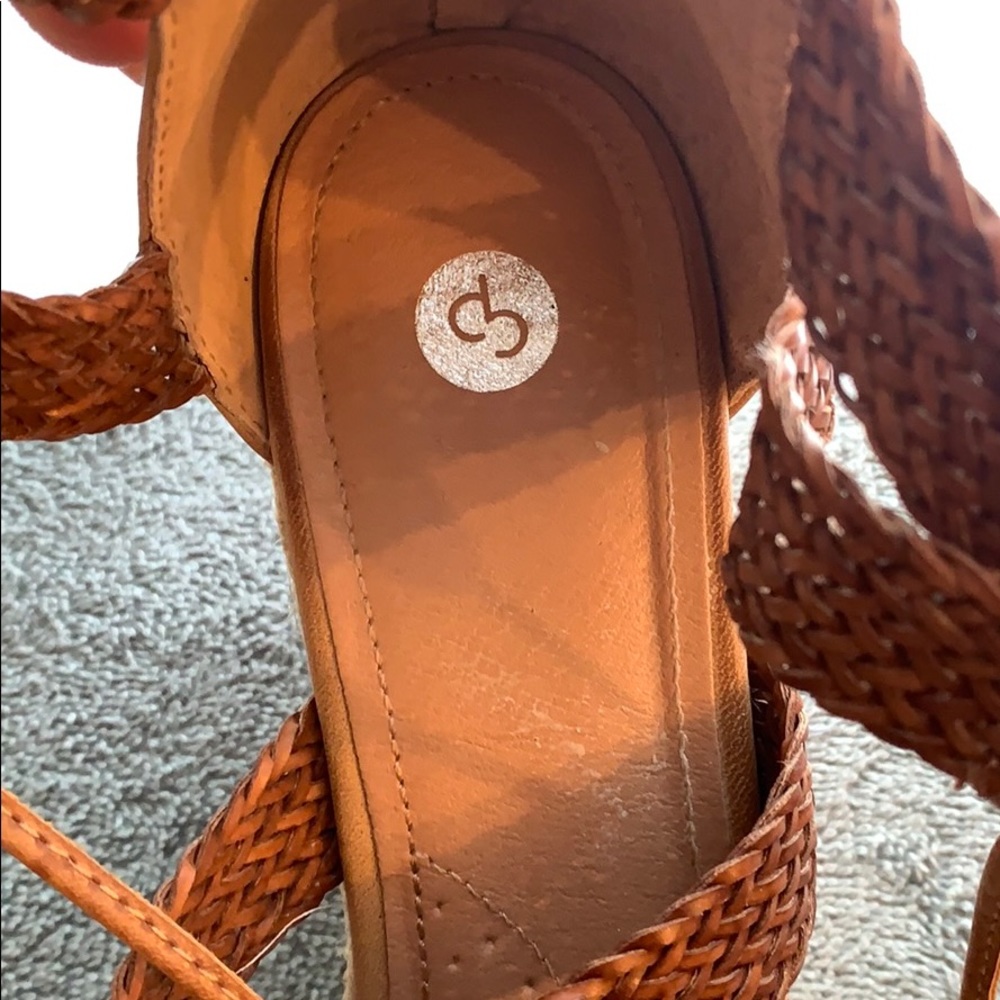 Shoes - Picture 6 of 7